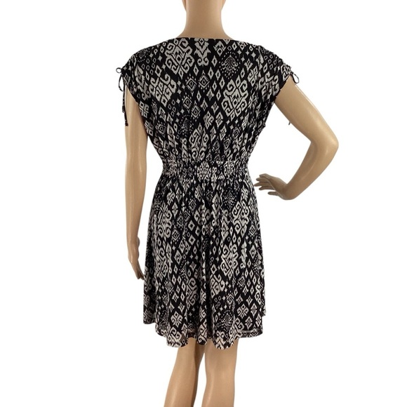 Old Navy Black White Print Tie Shoulder Smocked Mini Dress S - Picture 5 of 7